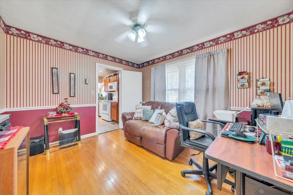 3222 Wentworth AVE NW - Photo 19