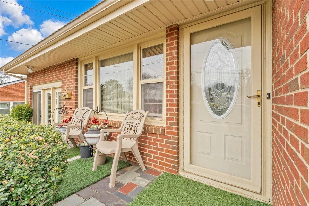 3222 Wentworth AVE NW - Photo 4