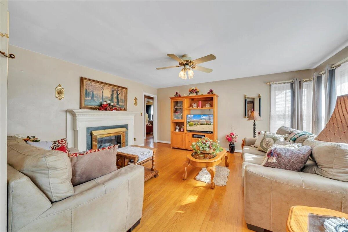 3222 Wentworth AVE NW - Photo 7