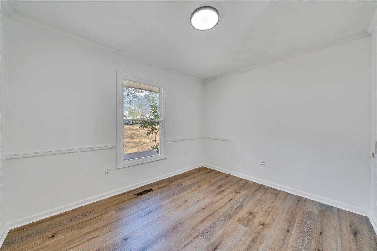 2049 Surrey LN - Photo 20
