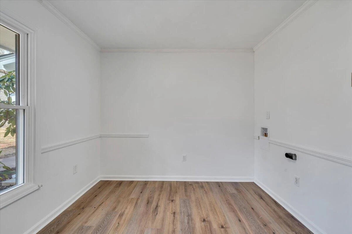 2049 Surrey LN - Photo 21