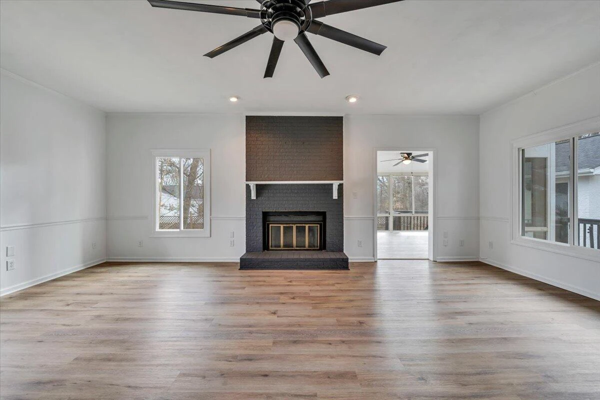 2049 Surrey LN - Photo 26