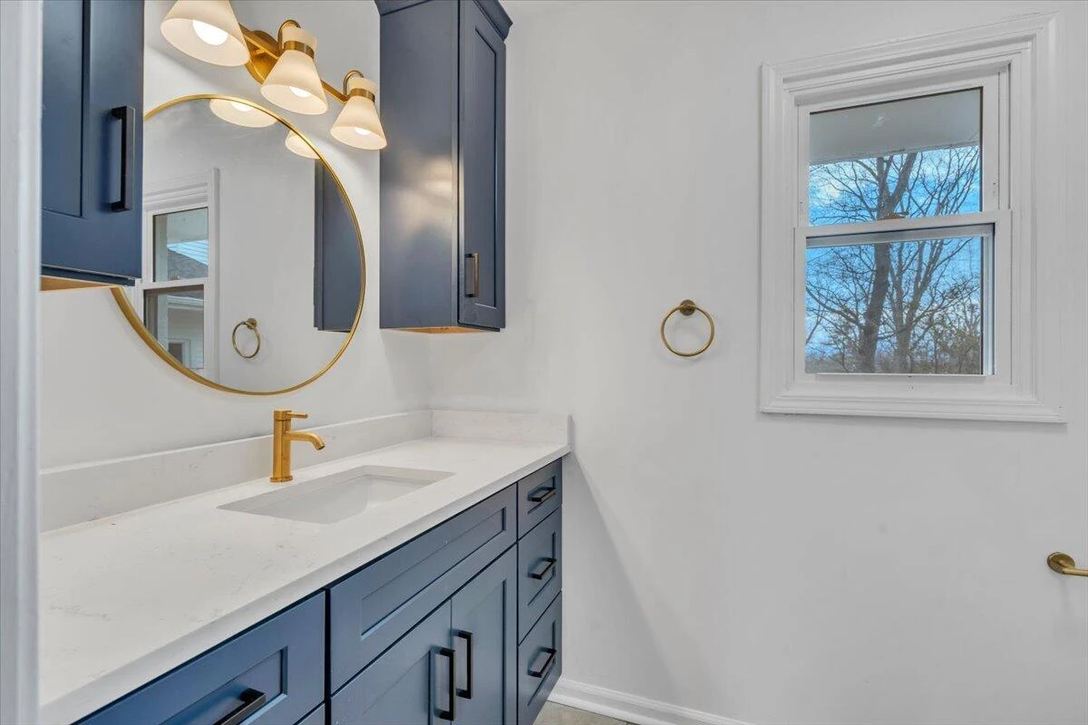 2049 Surrey LN - Photo 38
