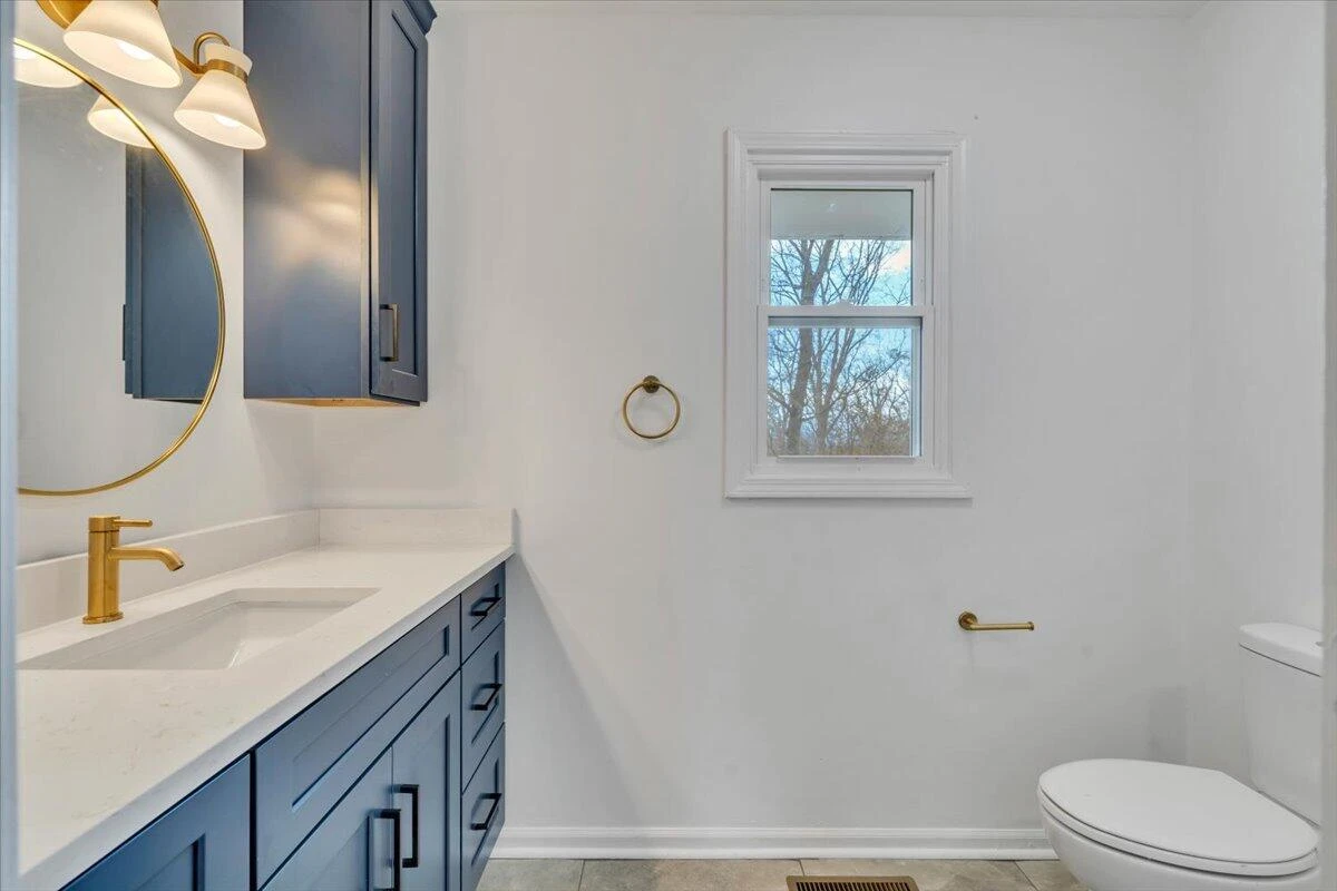 2049 Surrey LN - Photo 39