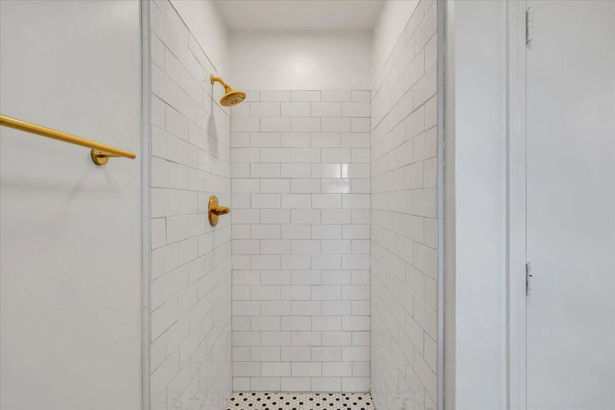 2049 Surrey LN - Photo 42