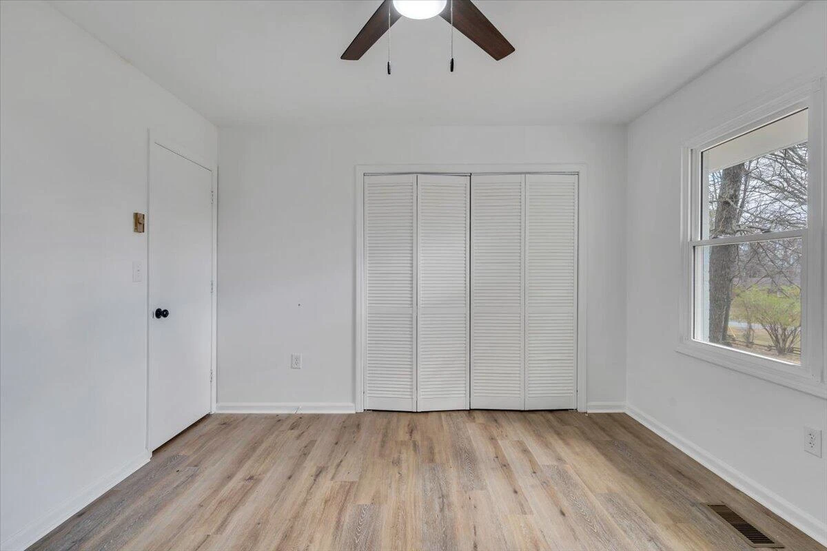 2049 Surrey LN - Photo 46