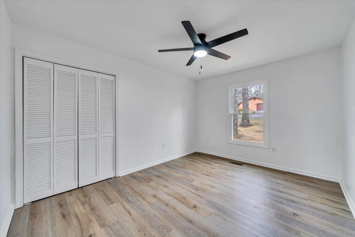 2049 Surrey LN - Photo 49