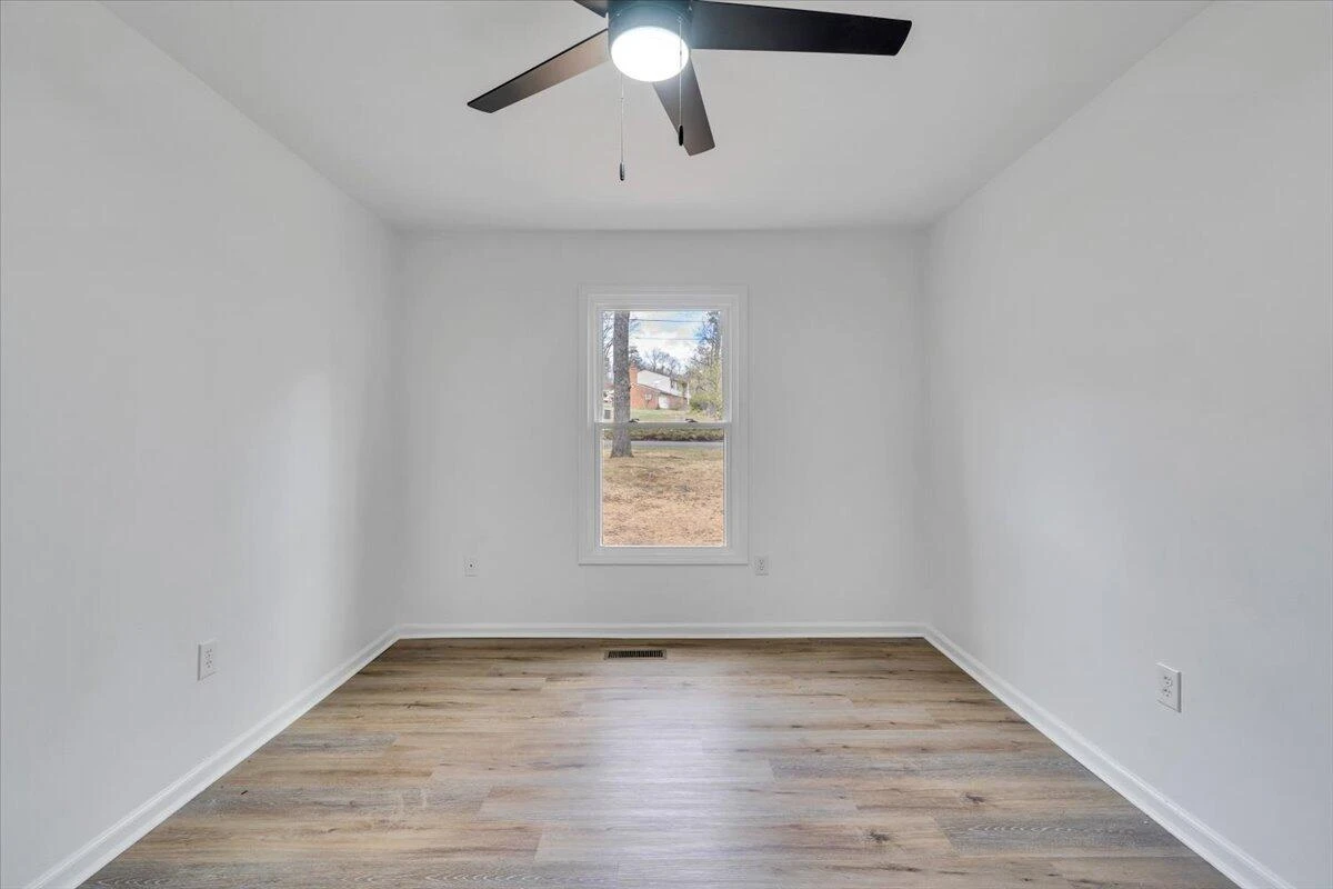 2049 Surrey LN - Photo 50