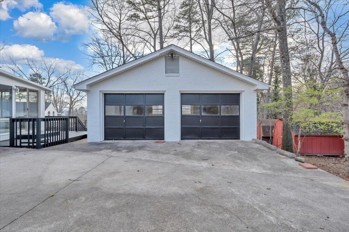 2049 Surrey LN - Photo 54