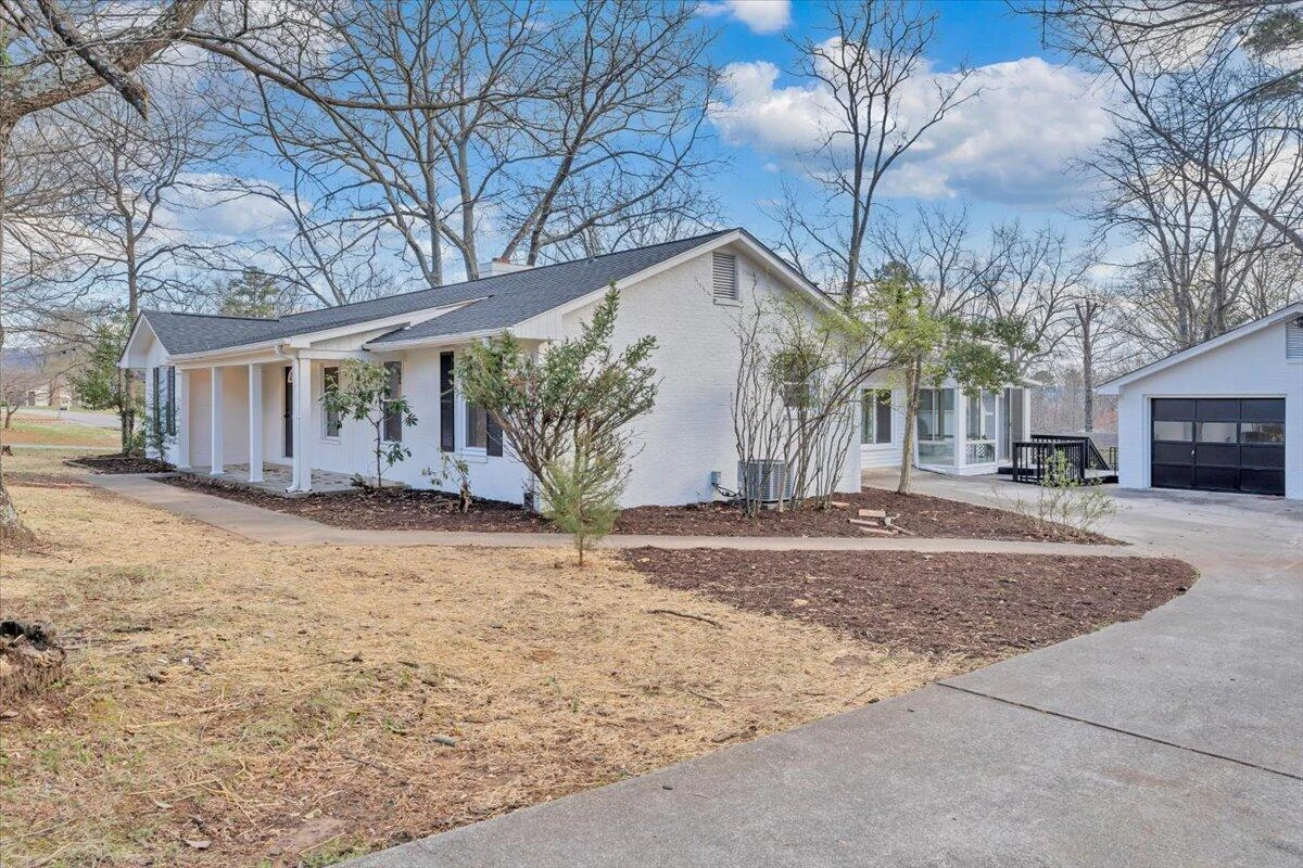 2049 Surrey LN - Photo 58