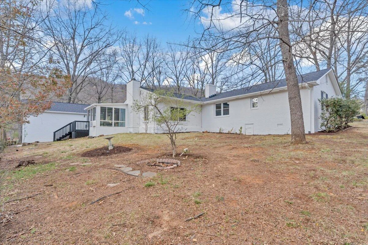 2049 Surrey LN - Photo 59