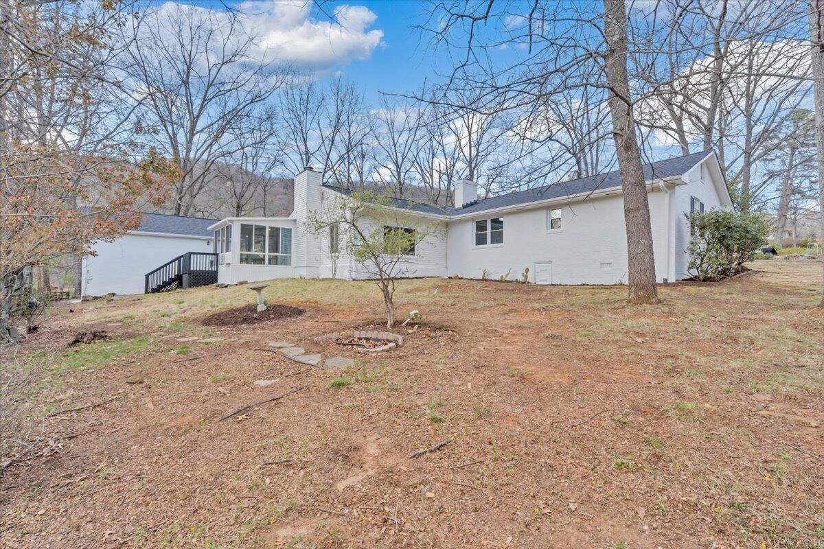2049 Surrey LN - Photo 60