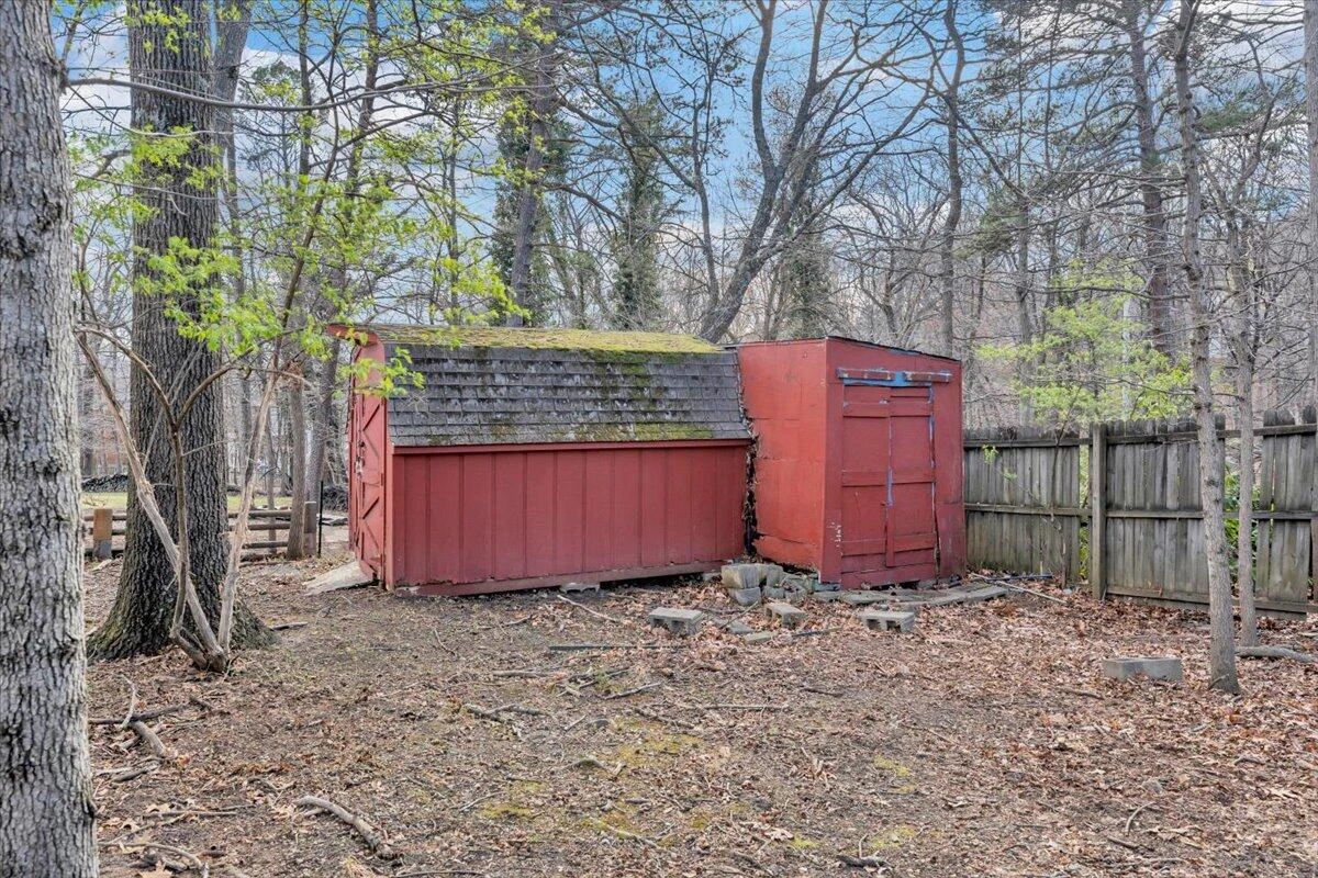 2049 Surrey LN - Photo 62