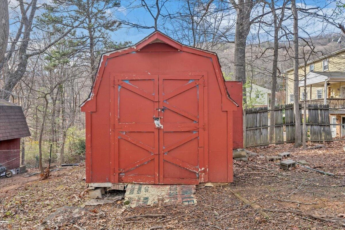 2049 Surrey LN - Photo 63