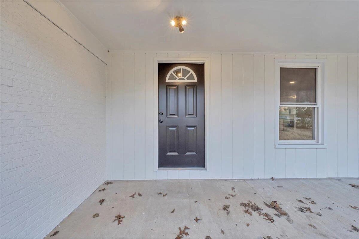 2049 Surrey LN - Photo 7