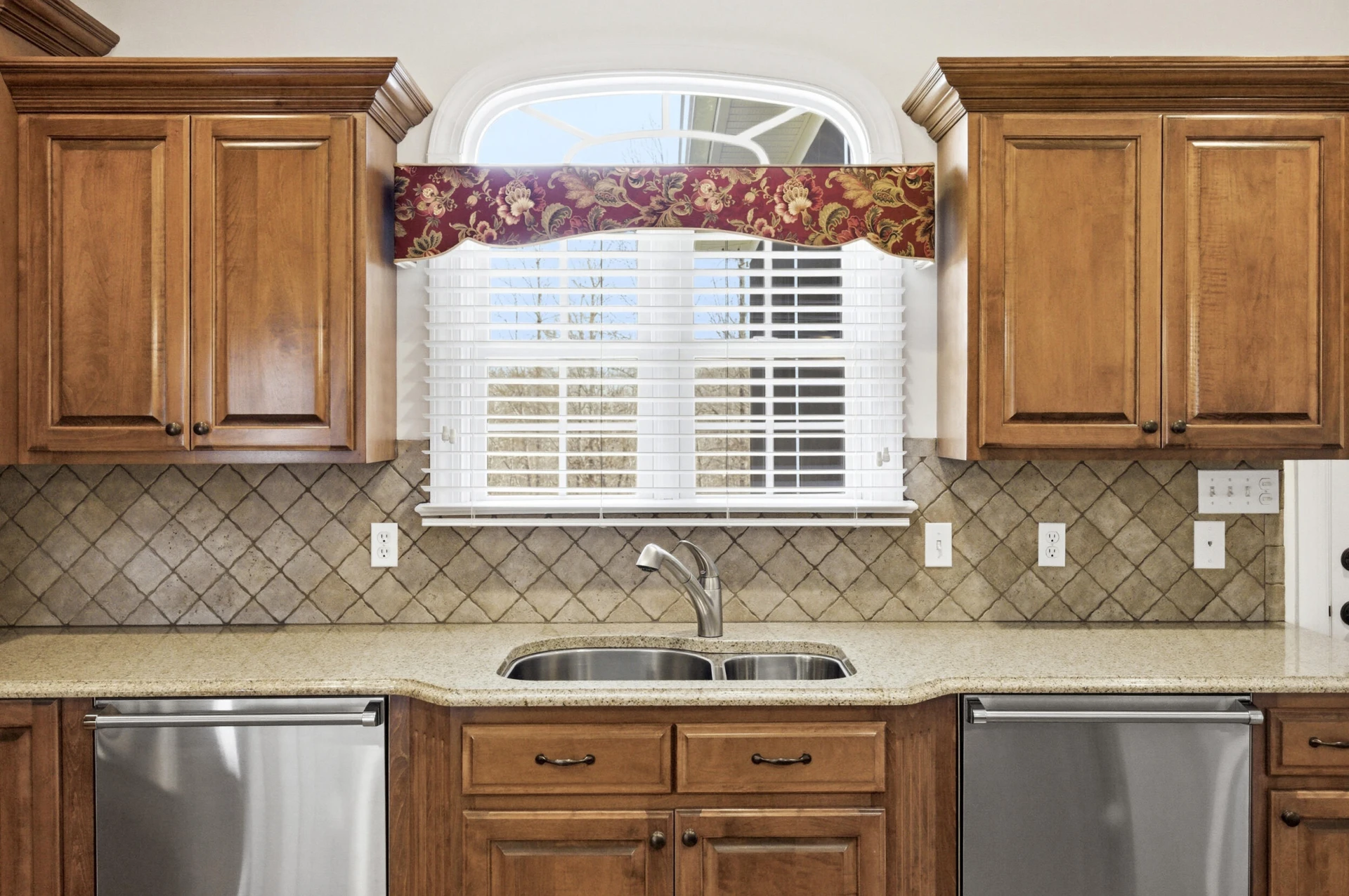 1080 Remington RD - Photo 9