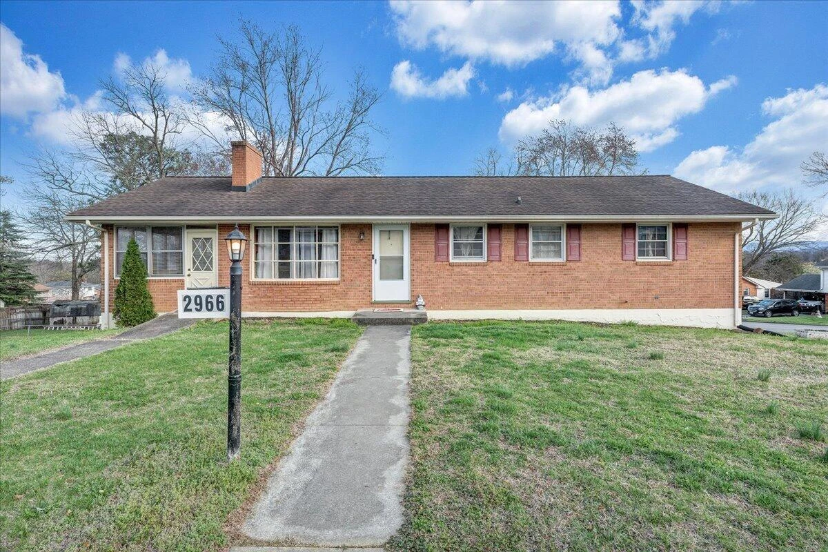 2966 Neil DR