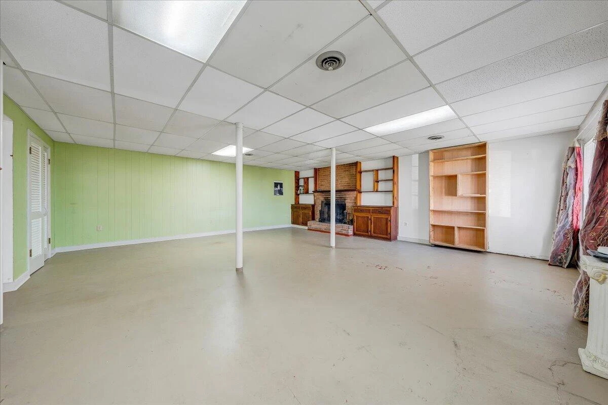 2966 Neil DR - Photo 16