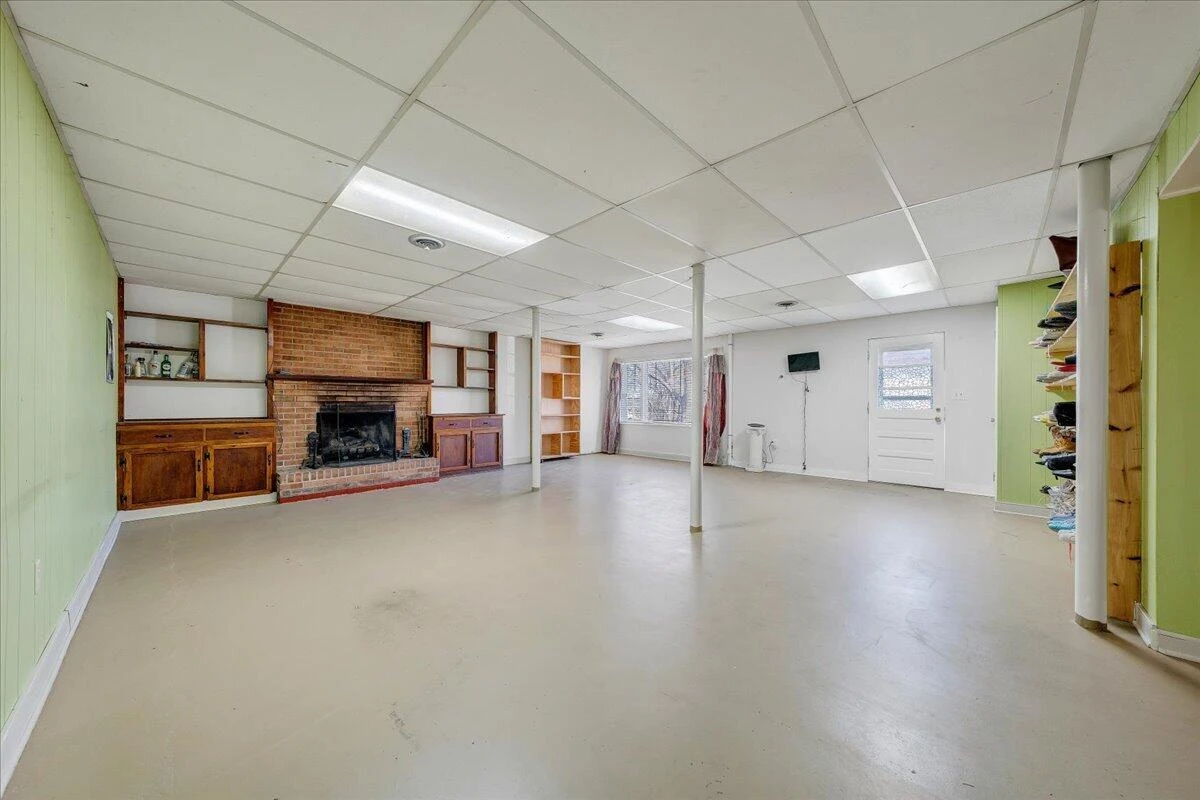 2966 Neil DR - Photo 17