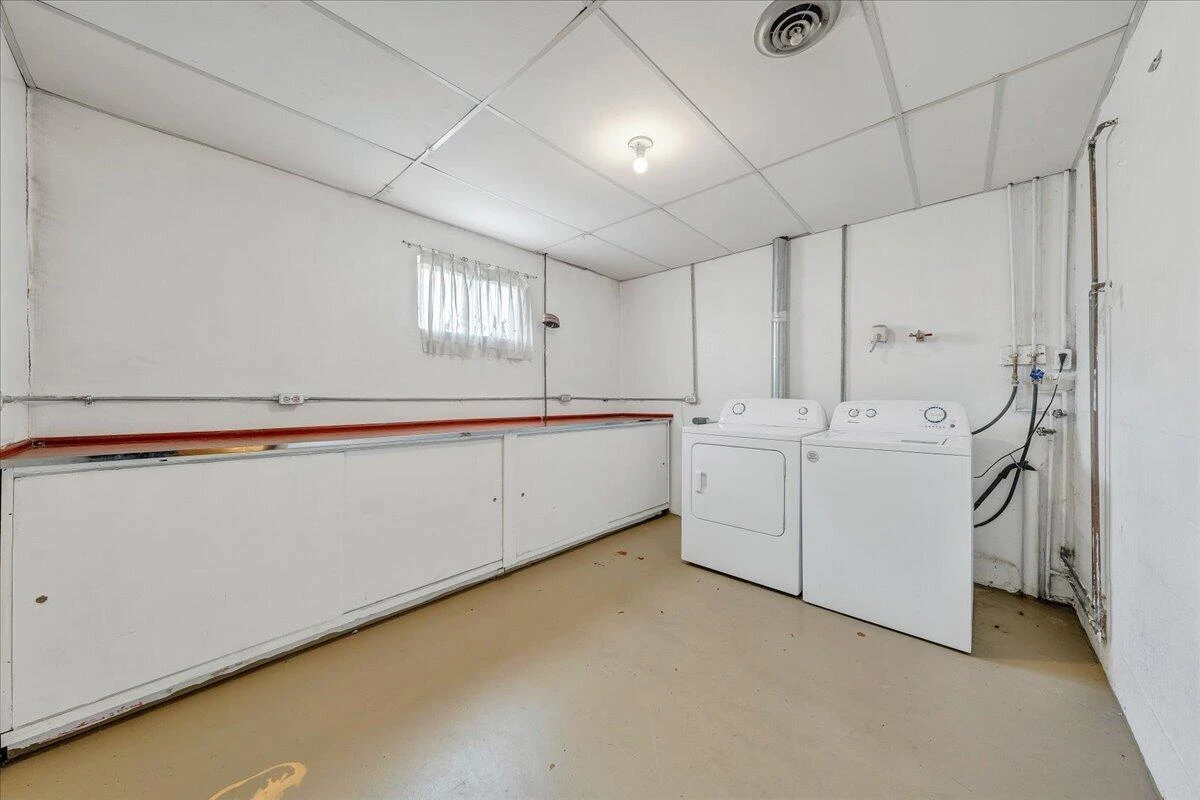 2966 Neil DR - Photo 18