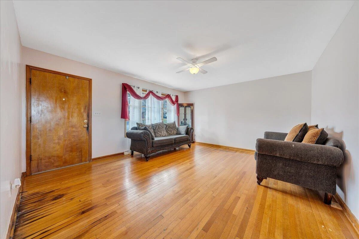 2966 Neil DR - Photo 2