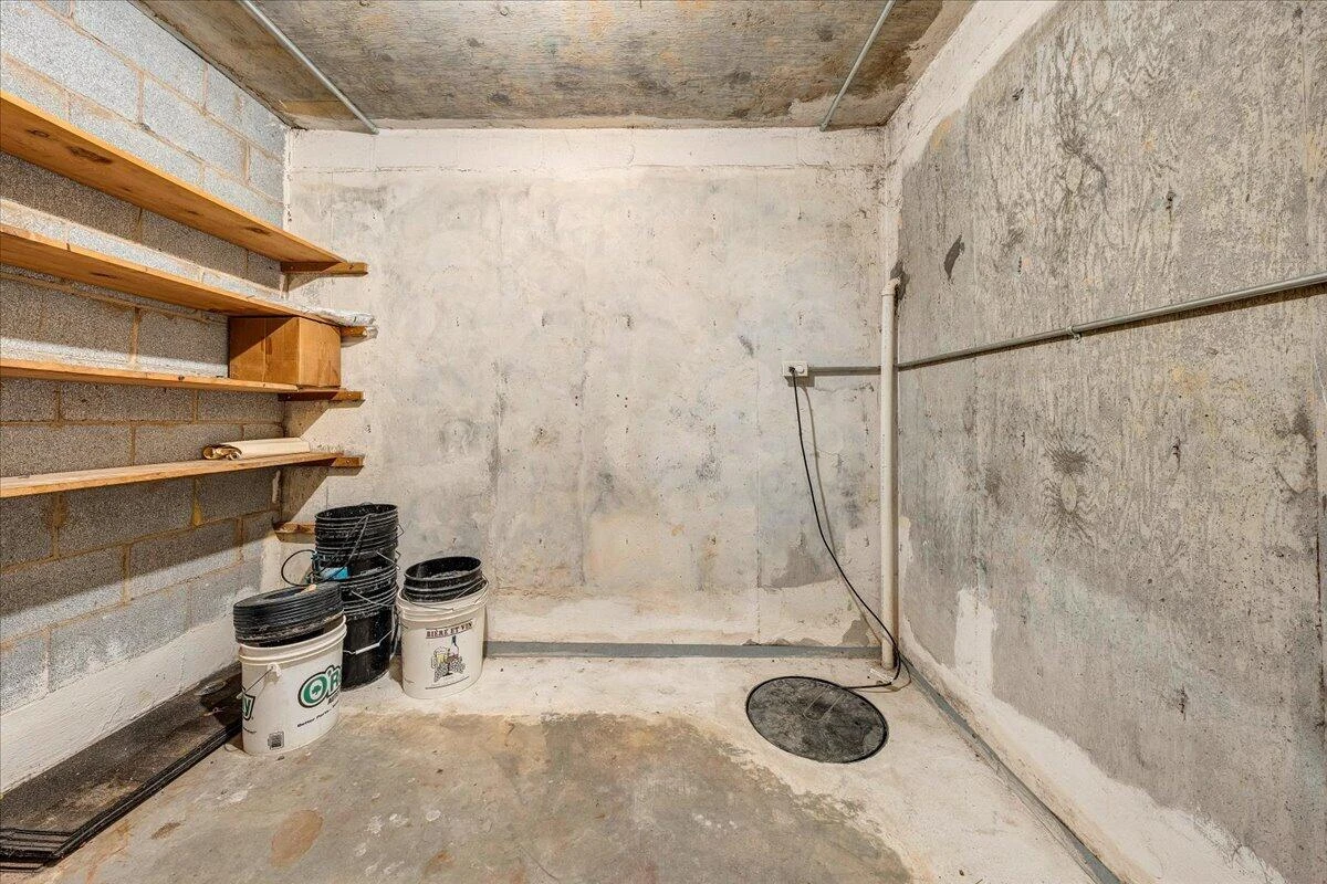 2966 Neil DR - Photo 21