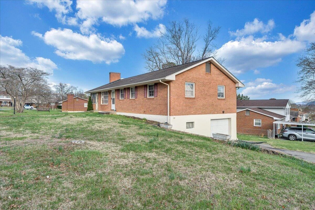 2966 Neil DR - Photo 22