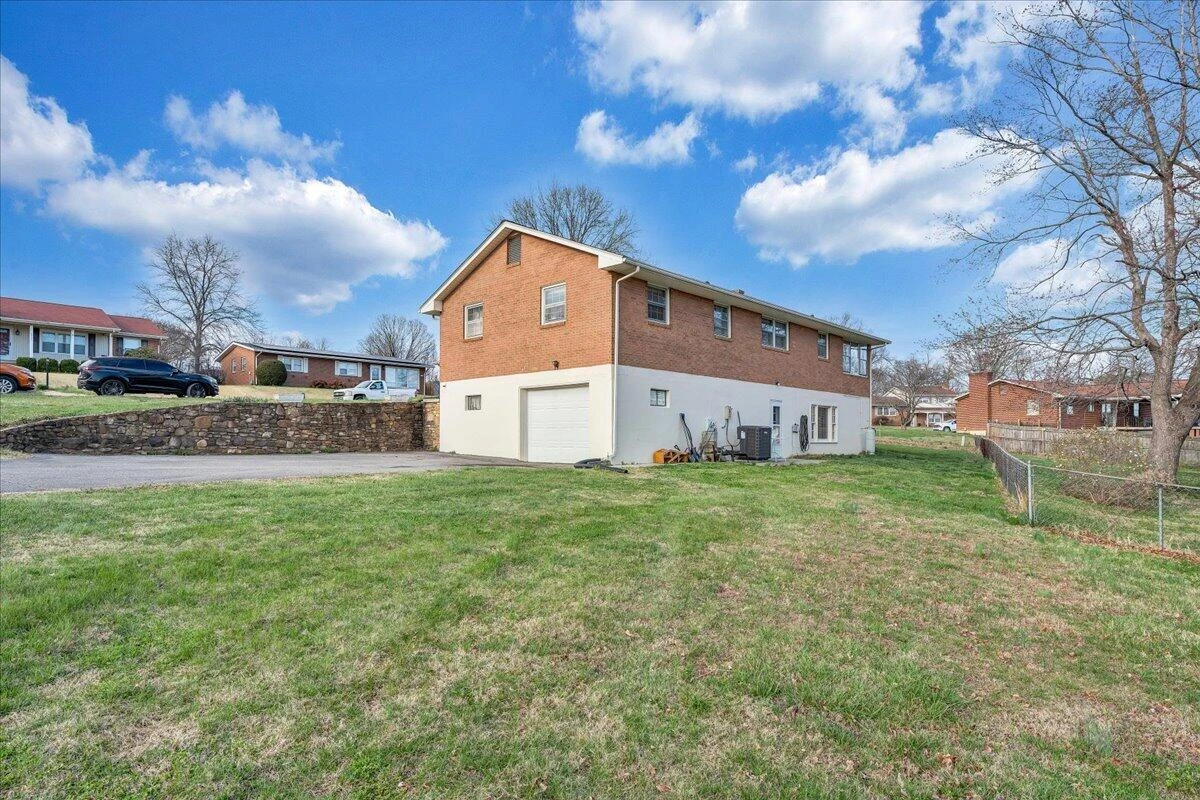 2966 Neil DR - Photo 23