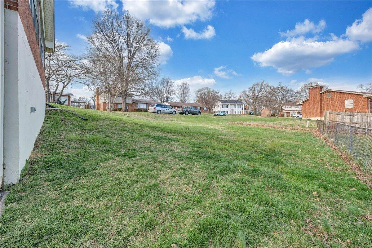 2966 Neil DR - Photo 25