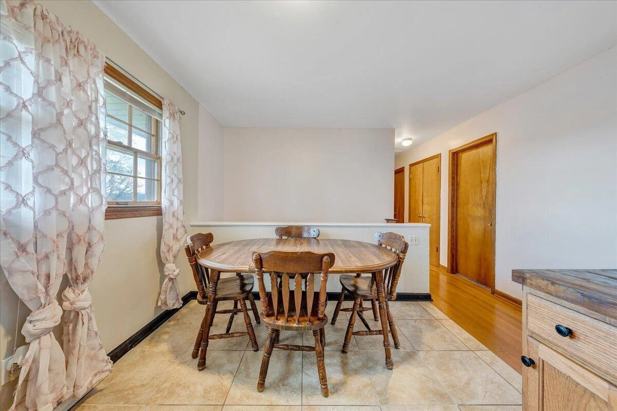 2966 Neil DR - Photo 5