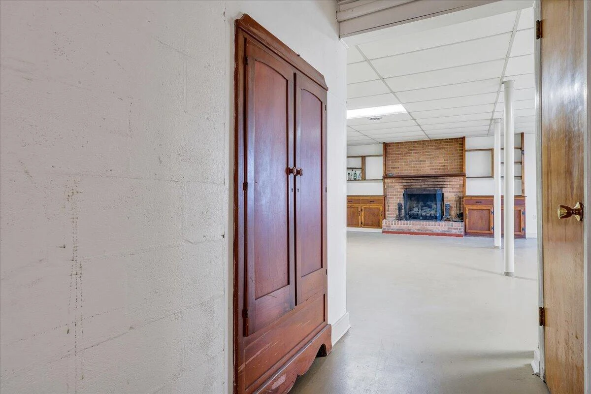 2966 Neil DR - Photo 6