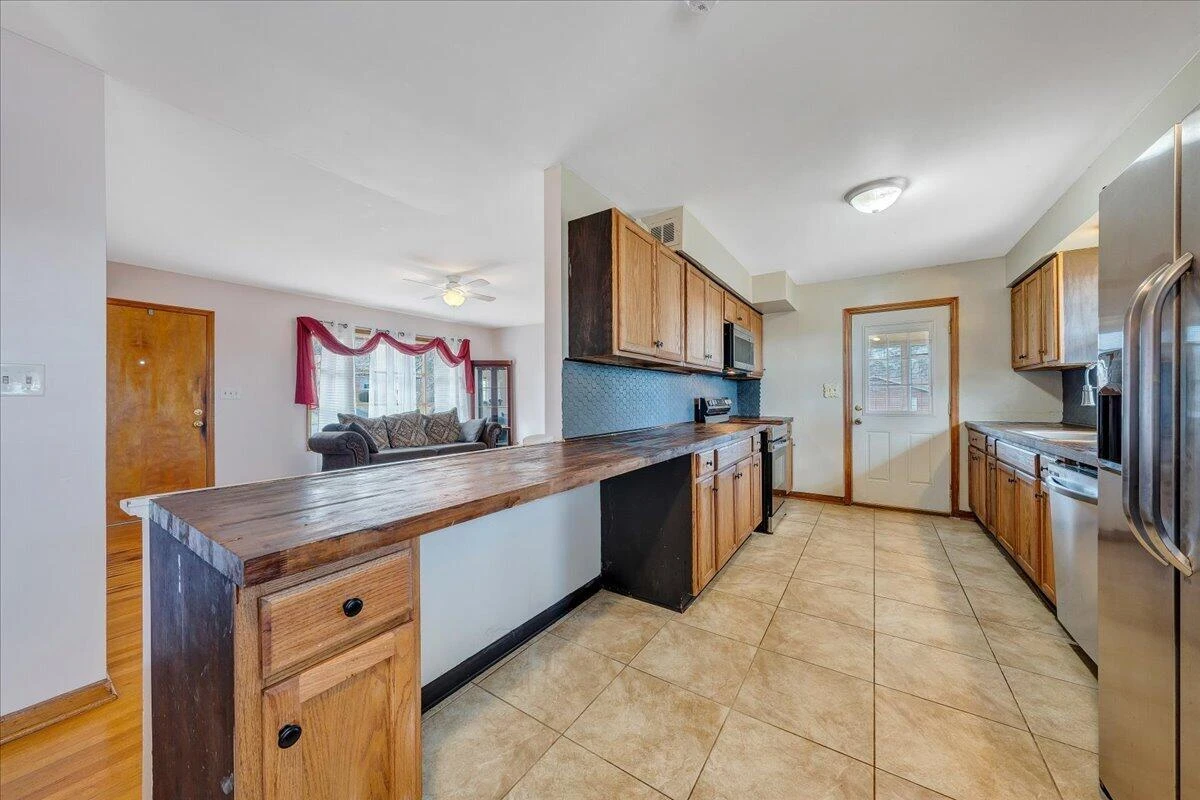 2966 Neil DR - Photo 7