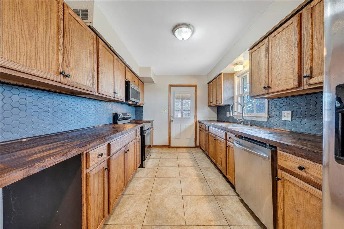 2966 Neil DR - Photo 8