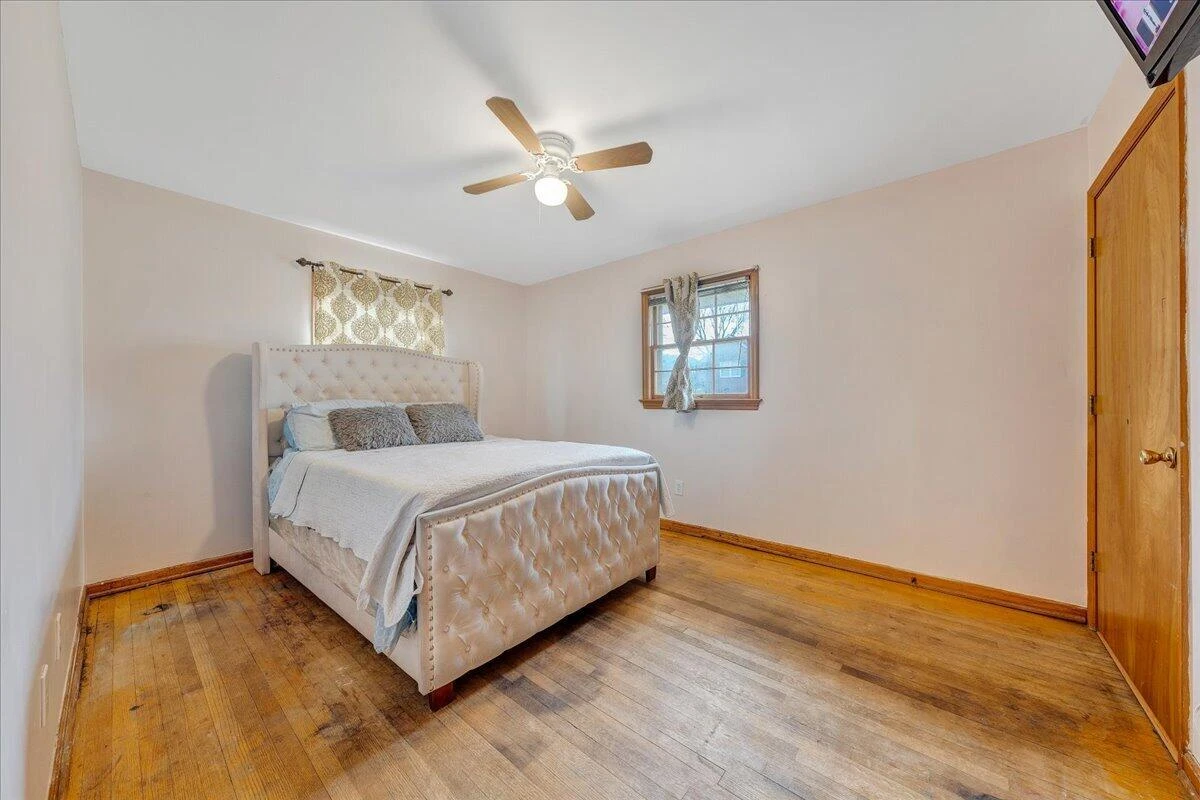 2966 Neil DR - Photo 9