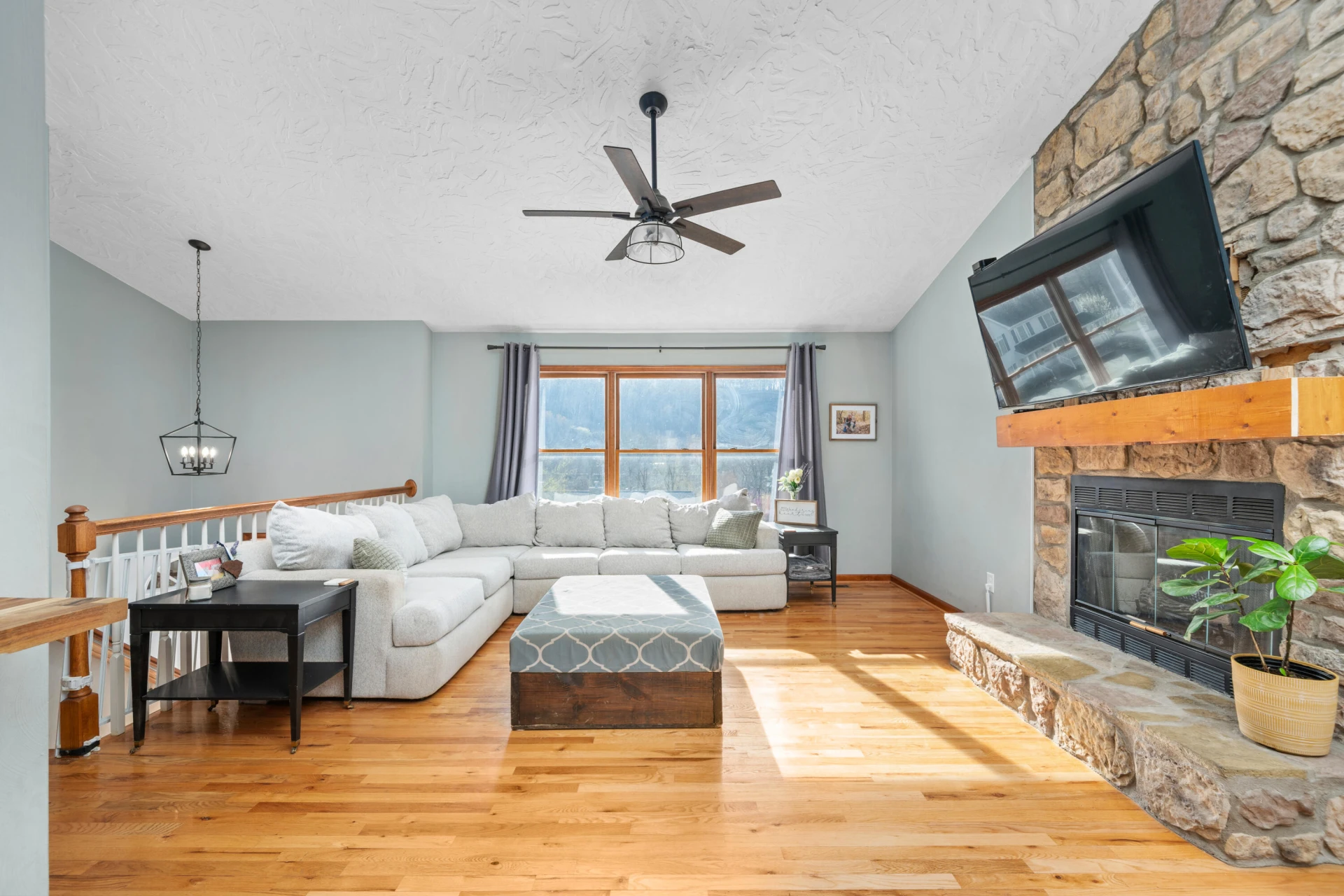 3833 Belmont CT - Photo 2