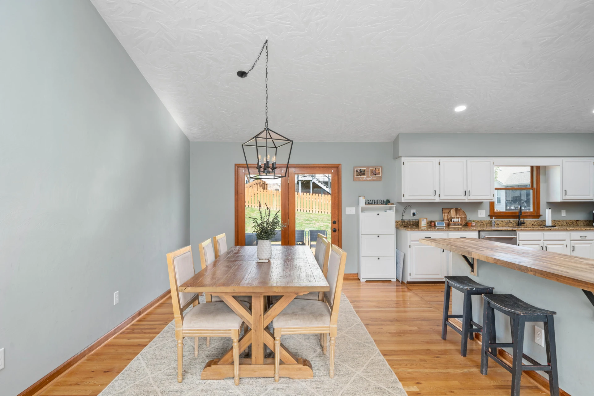 3833 Belmont CT - Photo 4
