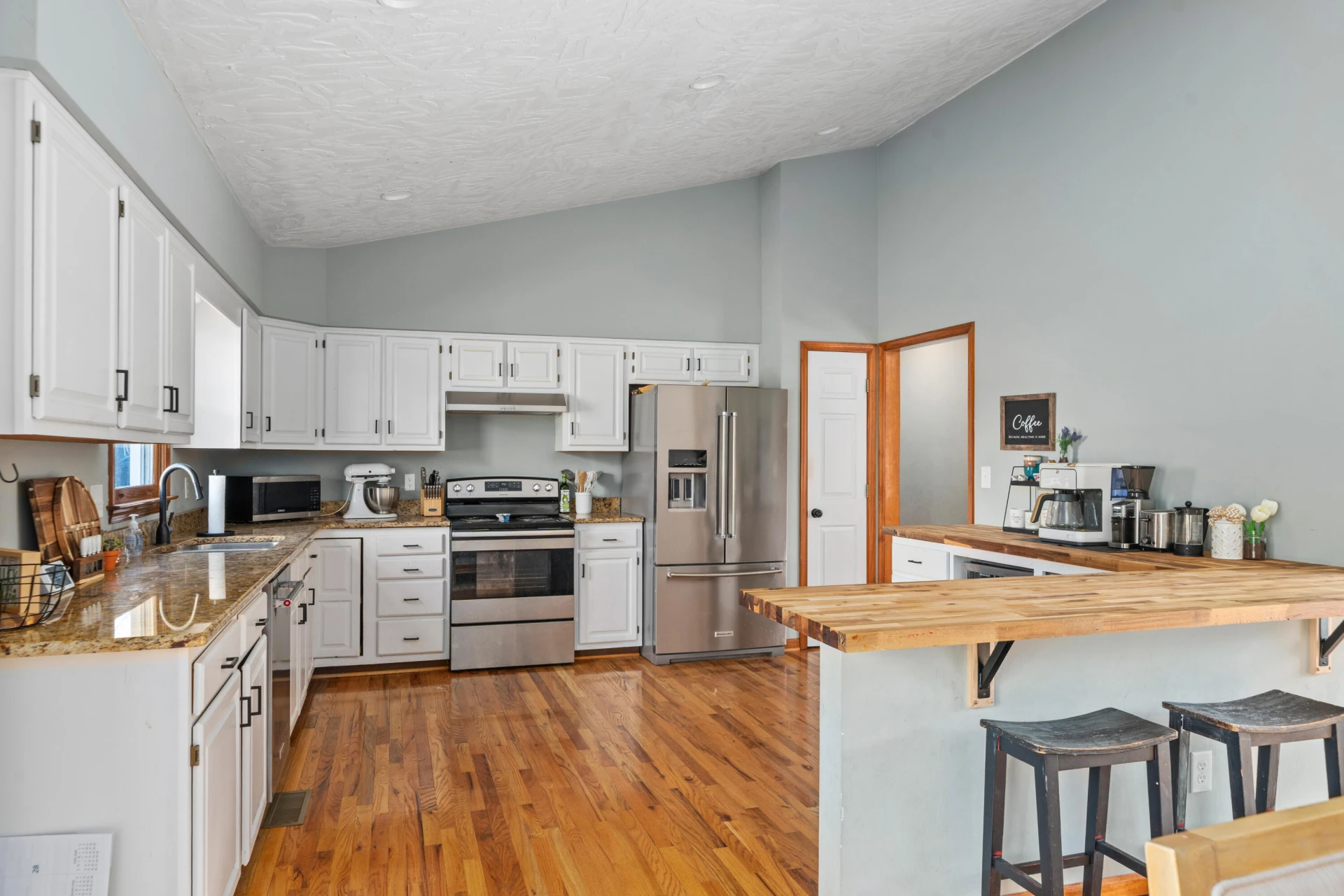 3833 Belmont CT - Photo 6