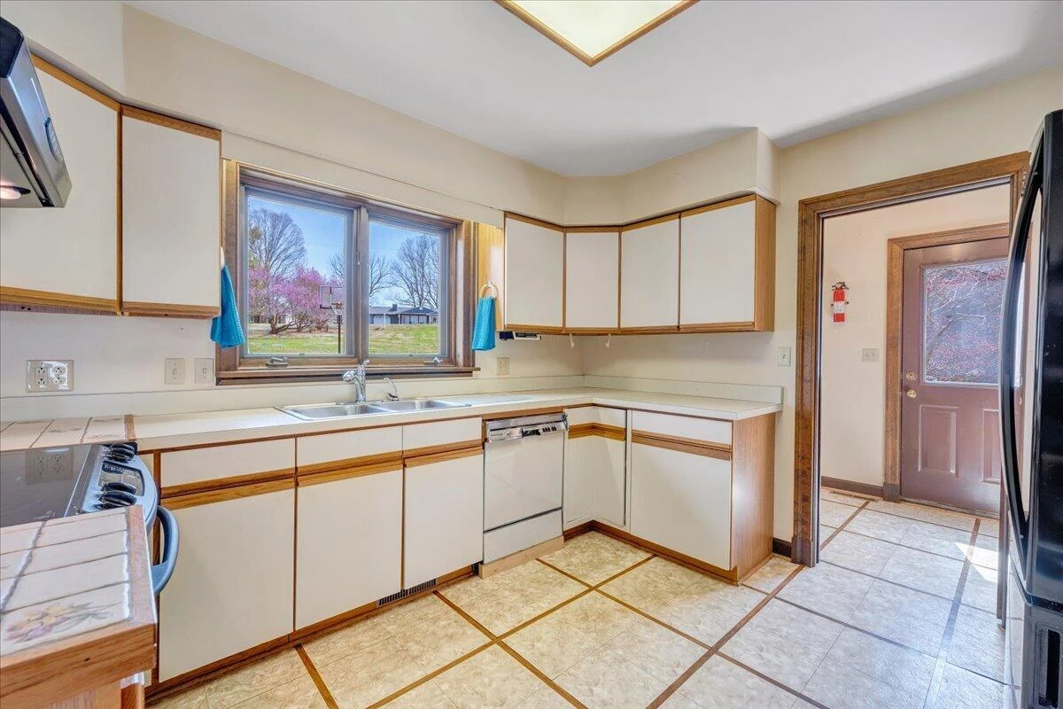 957 Lakemount DR - Photo 28