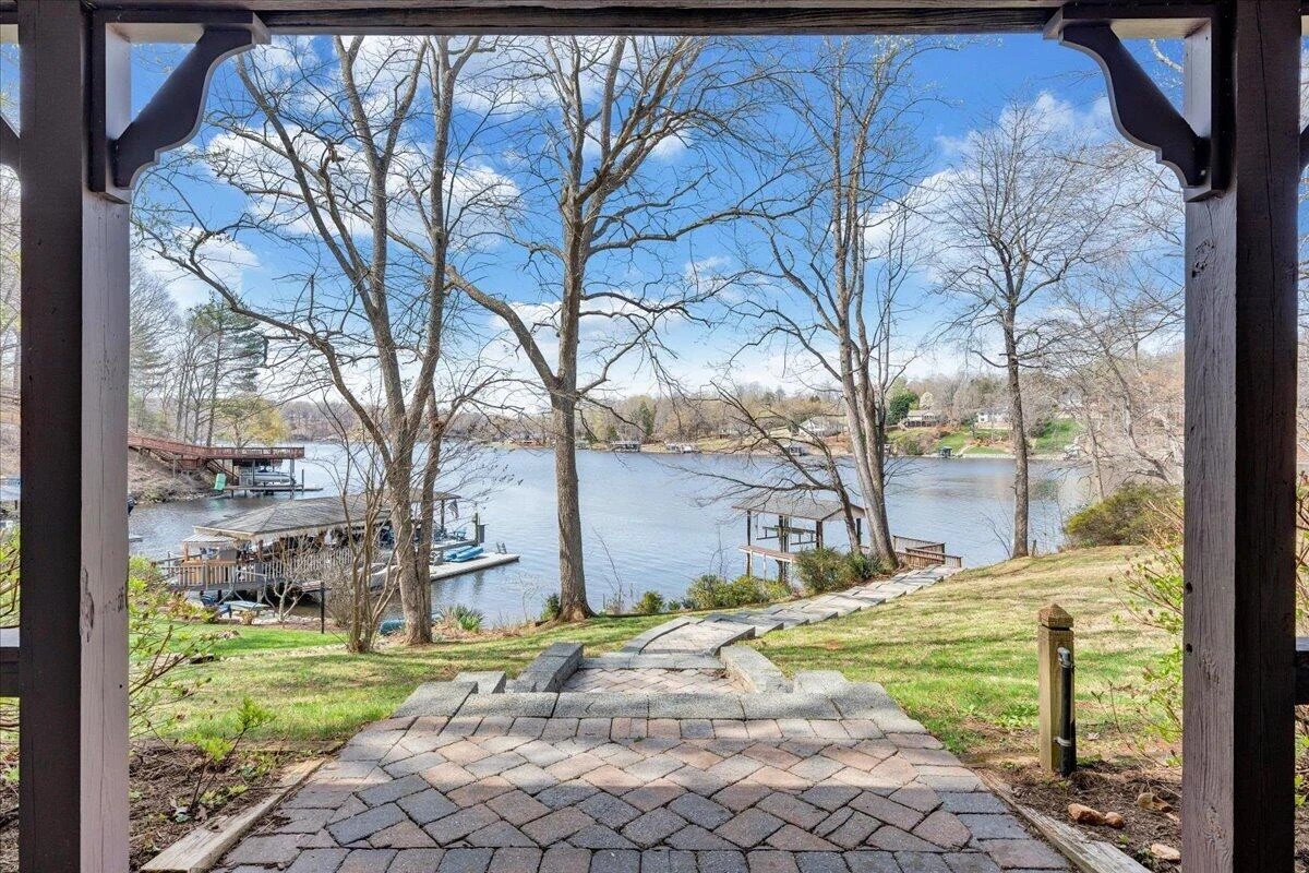 957 Lakemount DR - Photo 69