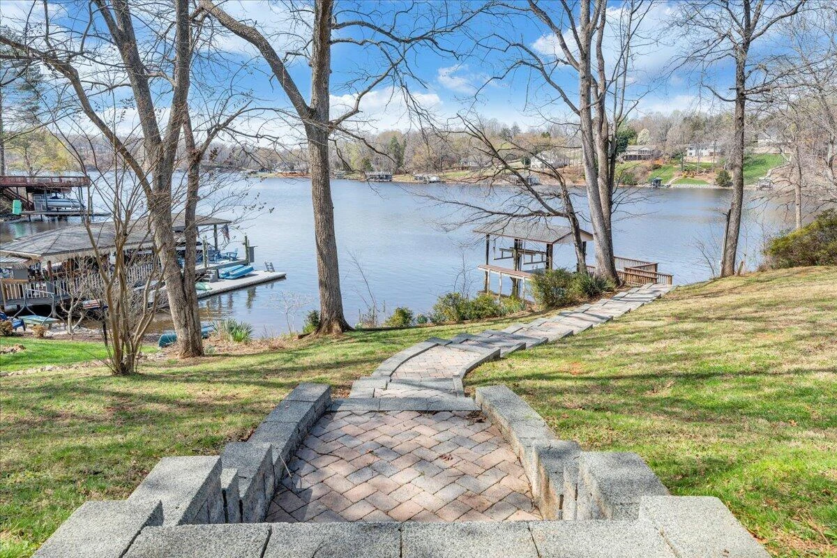 957 Lakemount DR - Photo 9