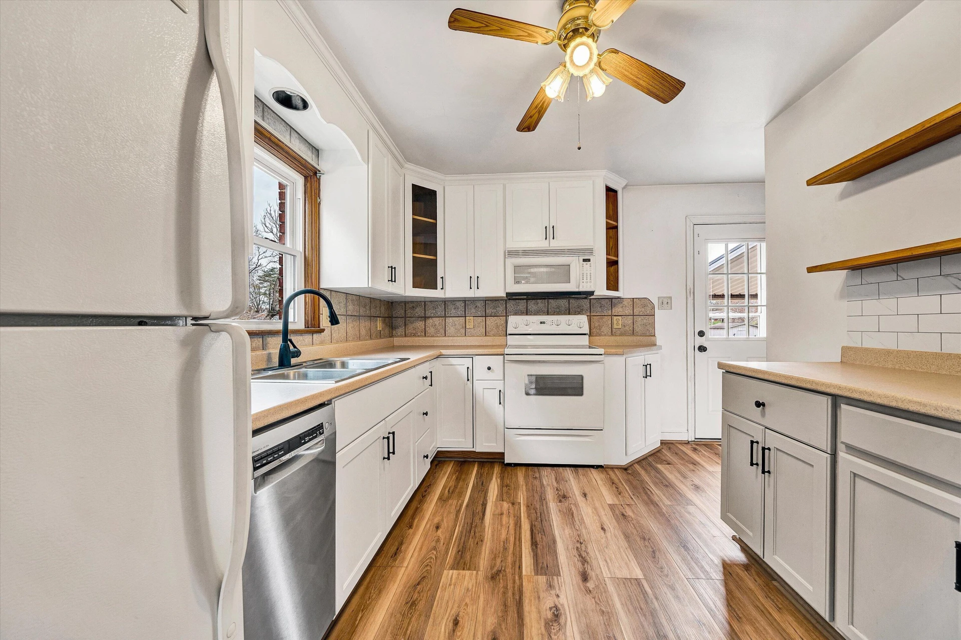 1150 Starmount AVE - Photo 12