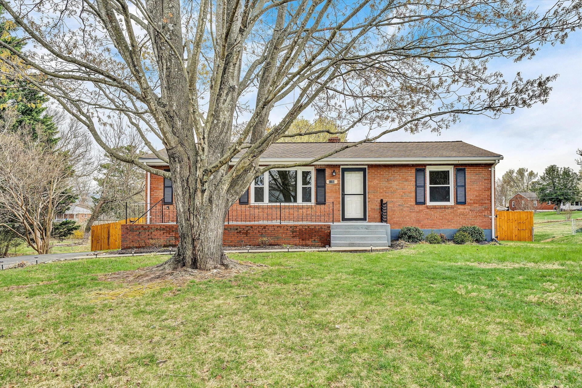 1150 Starmount AVE - Photo 3