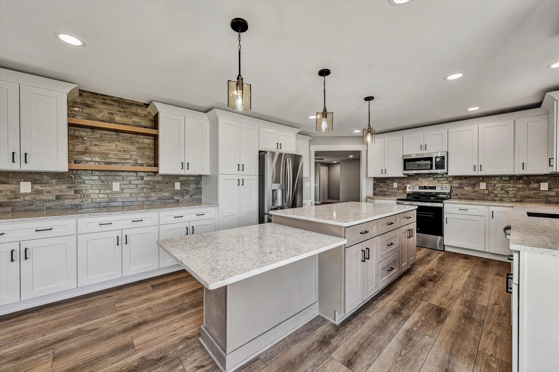 200 Surber DR - Photo 2