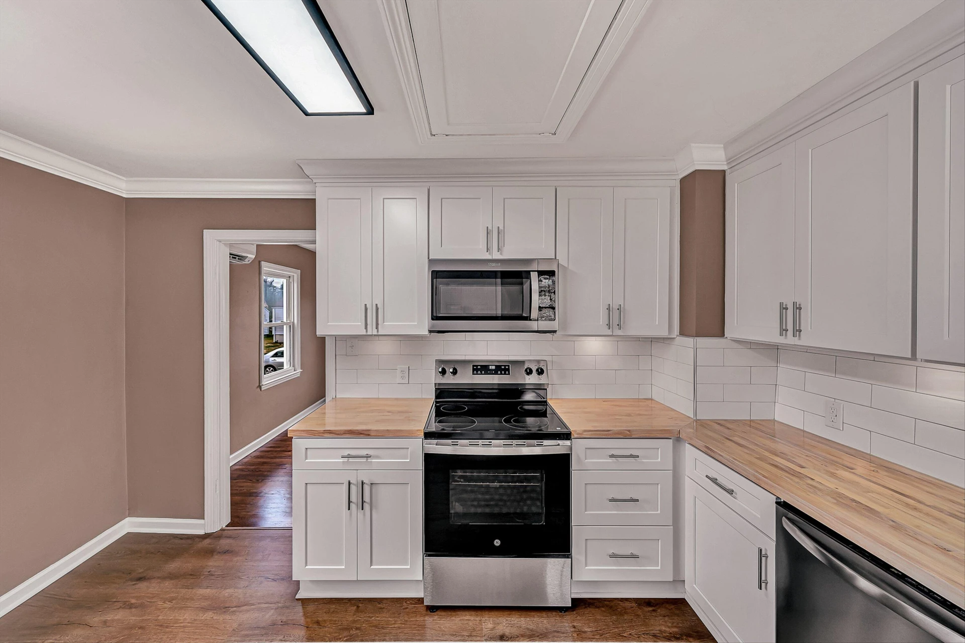 1551 Wellsley ST NW - Photo 10
