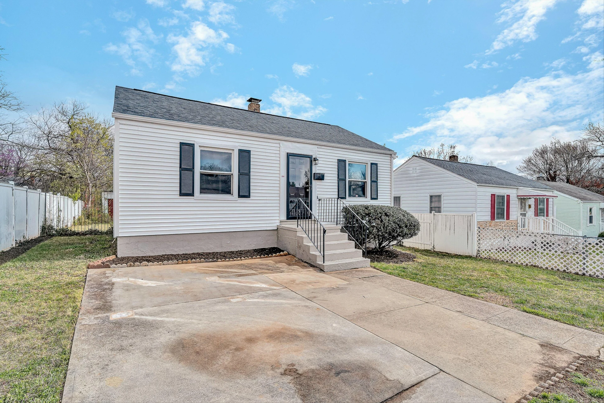 1551 Wellsley ST NW - Photo 2