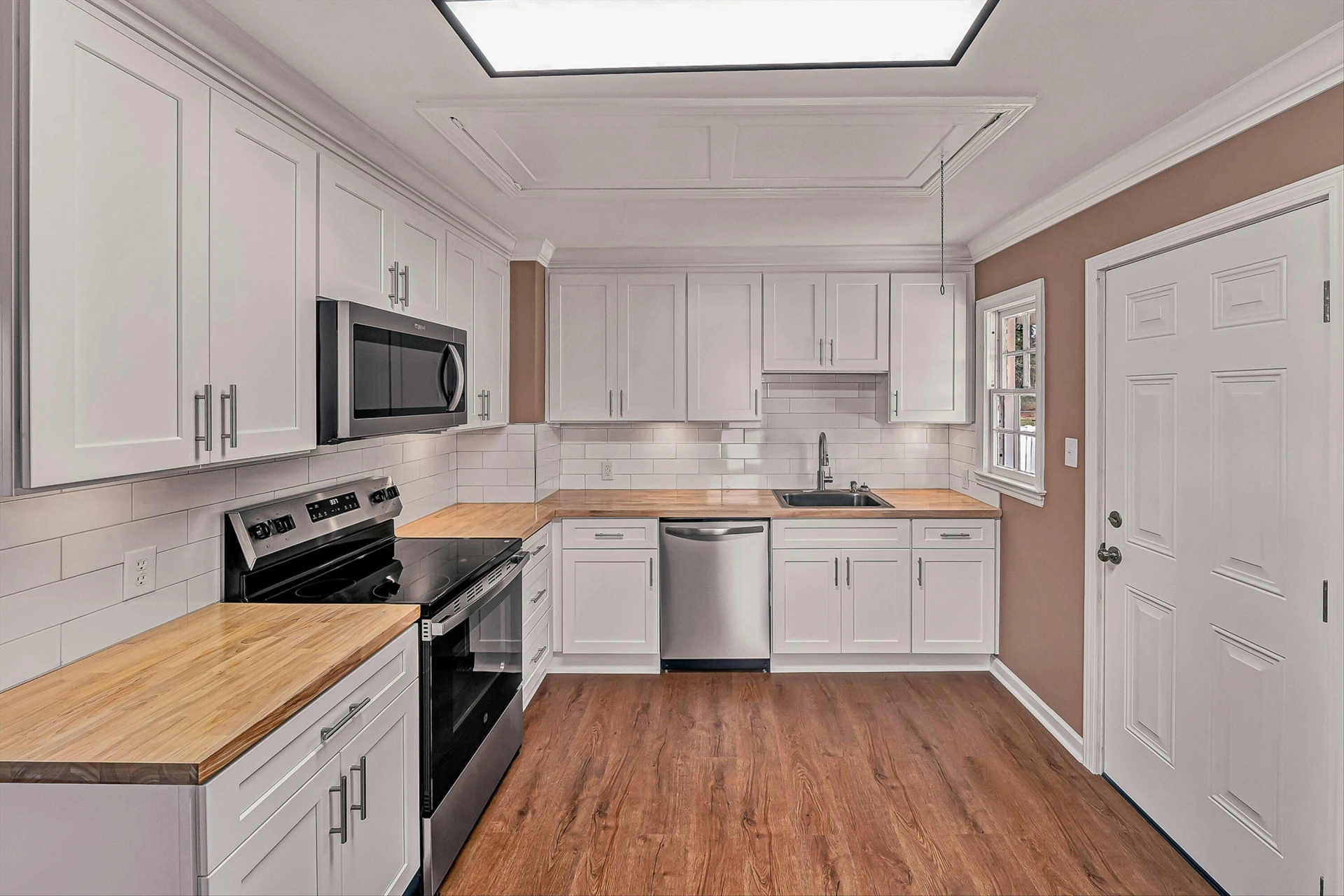 1551 Wellsley ST NW - Photo 8