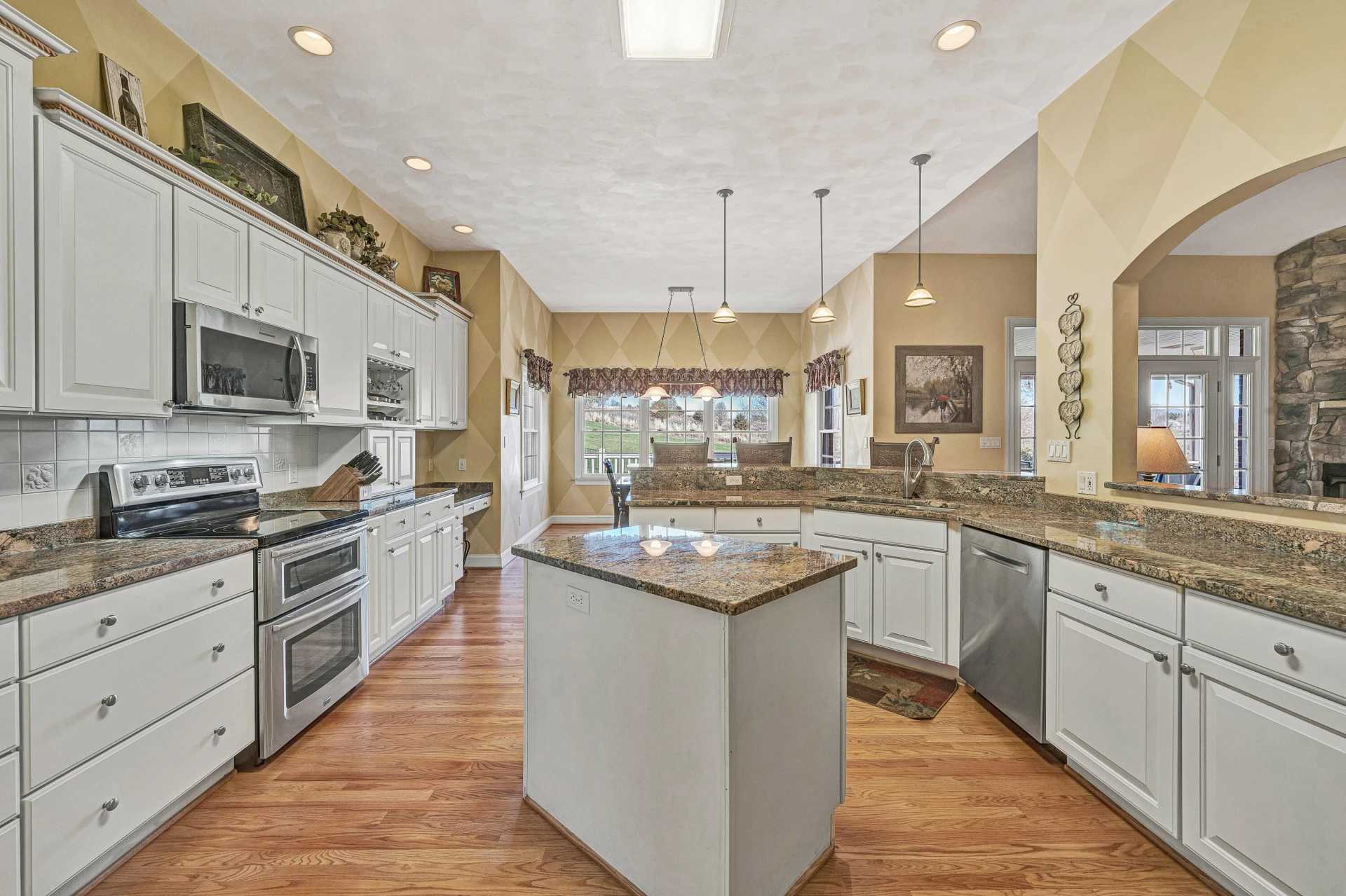 232 Savannah CT - Photo 18