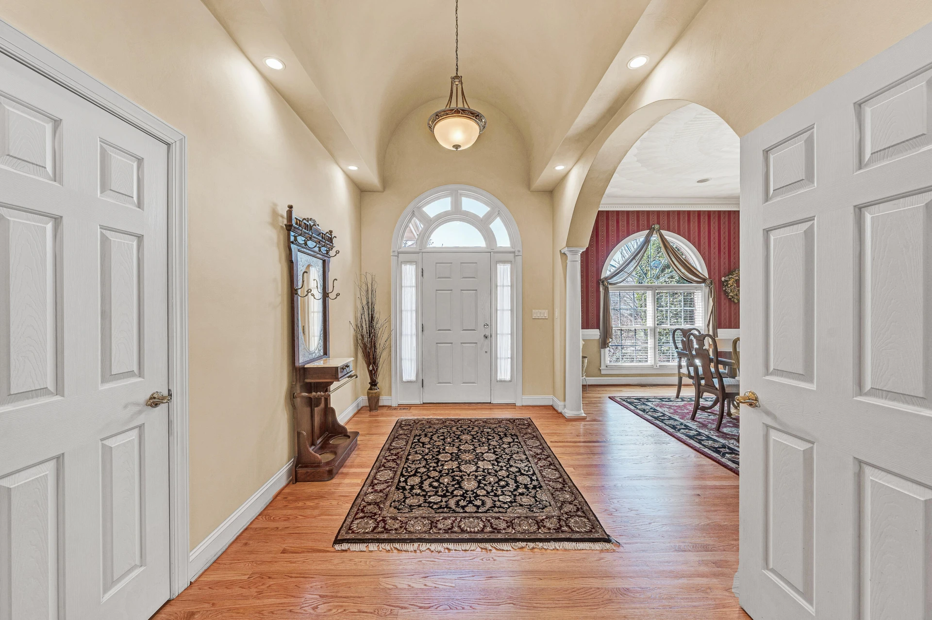 232 Savannah CT - Photo 8