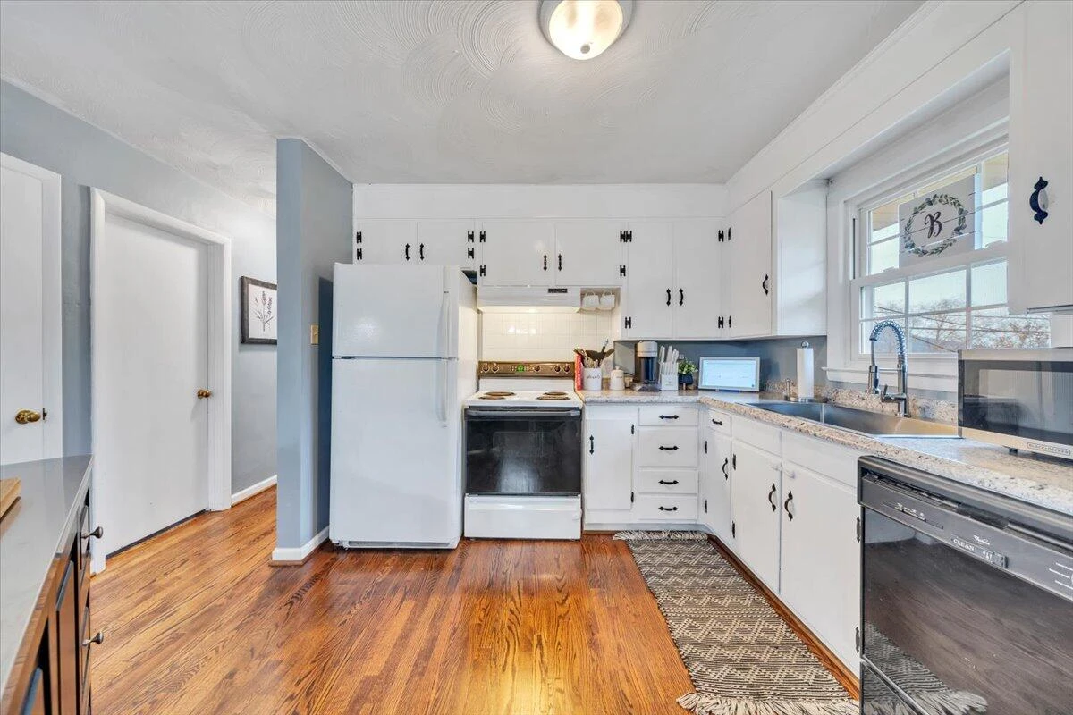 5907 Darby RD - Photo 10