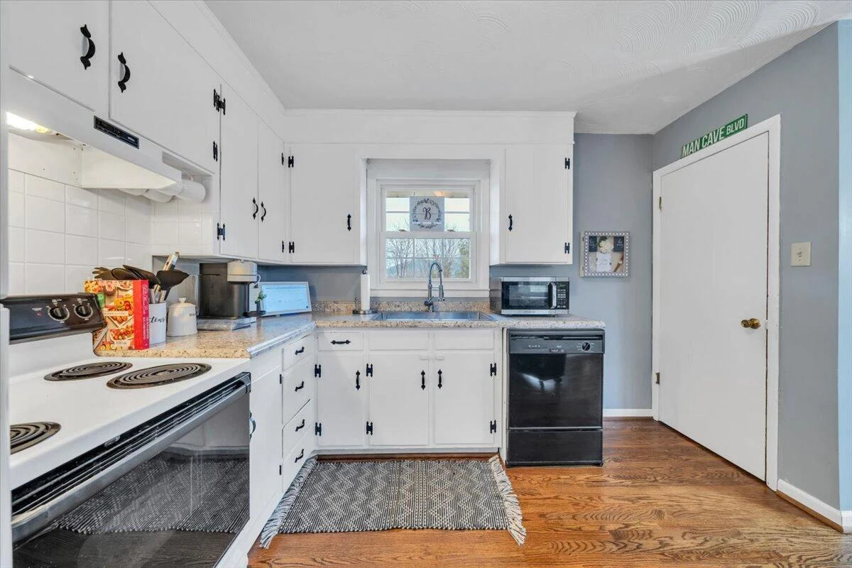 5907 Darby RD - Photo 11